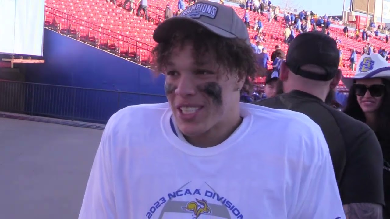 Isaiah Davis Holding Back Tears In Final Game At SDSU - YouTube