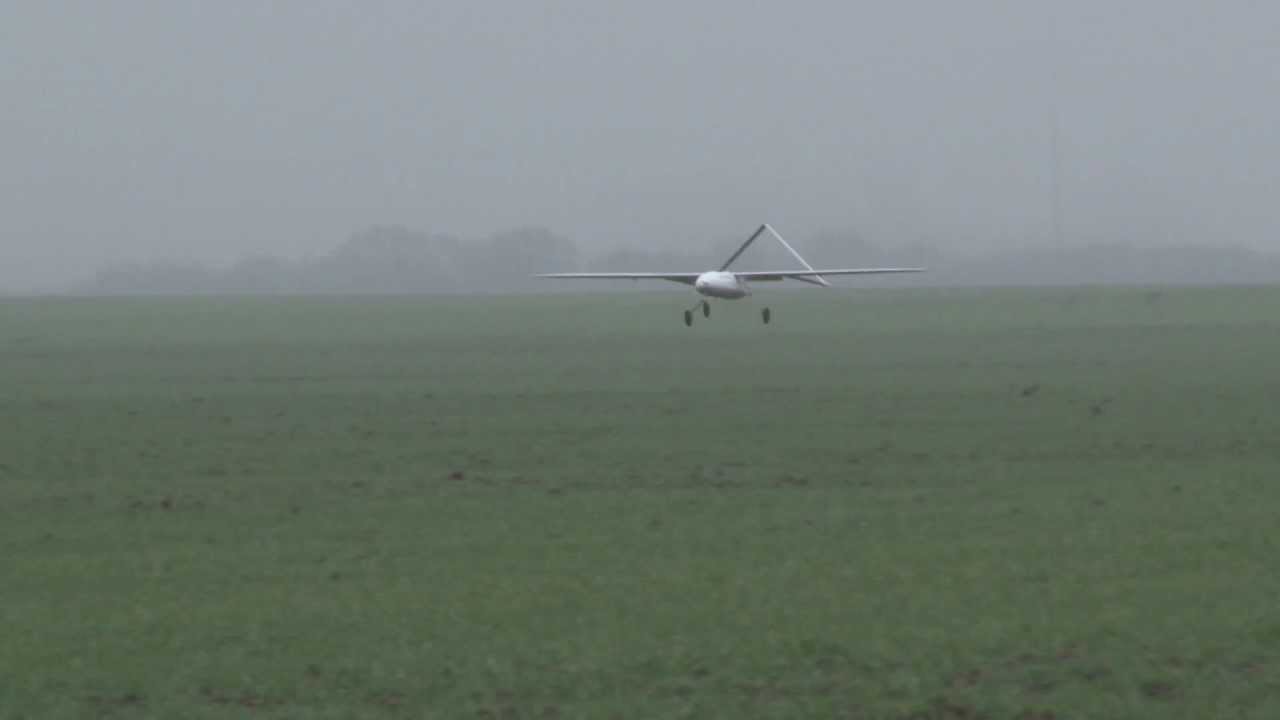 Penguin B UAV Automatic Landing On Unimproved Runway - YouTube