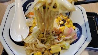 長崎ちゃんぽんリンガーハット北海道コーンみそちゃんぽん（麺少なめ）（バター付）北海道産コーンをたっぷり使用し、醤油で香ばしく焼き上げた風味豊かな味わいです。