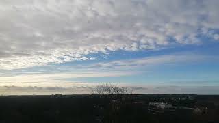 Kelvin-Helmholtz-Wellen und Altocumulus undulatus vom Wetterturm Berlin (vom 22.01.2022)