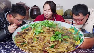 Dragon meat in the sky, donkey meat underground, Sister Chun makes donkey meat over rice