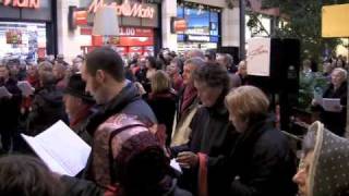 Nationale Reisopera -  flashmob Lezerskoor Messiah 2