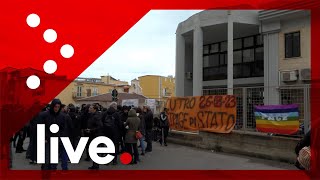 LIVE Naufragio migranti, manifestazione davanti la prefettura di Crotone: diretta video