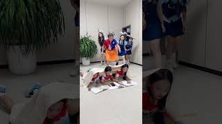 小丑奶奶告状被兔子姐姐们修理！#小丑#兔子警官#家庭#搞笑