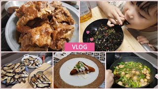 집밥로그.vlog 가성비좋은 뼈찜 만들고 메추리알꽈리고추장조림,가지무침,김무침 만들어먹기(ft.회전초밥 너무 맛있어요^^)