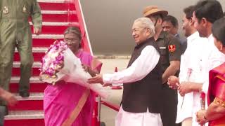 Visuals of AP Governor and CM YS Jagan welcoming President Smt. Droupadi Murmu at Gannavaram Airport