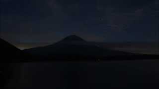 微速度撮影／富士の夜景（田貫湖） 　Time　Lapse／ Night  view  of  Mt. Fuji  from  Lake  Tanuki.