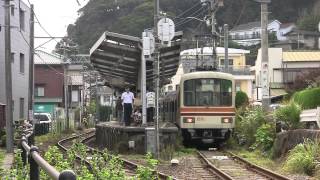 江ノ島電鉄　1000形・1500形原色編成同士の交換風景