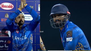 Kichcha Sudeep enjoying Darling Krishna's back to back sixes | Mumbai Heroes vs Karnataka Bulldozers