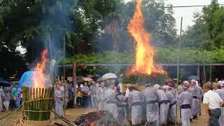 H29 8 15 奈良県橿原市東坊城地区八幡神社 ほうらんや火祭り　置く向きが逆さまだった