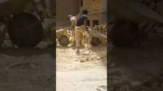 THE ONE LEGGED CONSTRUCTION WORKER HEART TOUCHING VIDEO