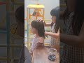 妹の髪を結ぶ5歳児お姉ちゃん！激可愛ツインテール shorts 5歳 女の子 ヘアーアレンジ