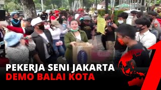 Sambil Bergoyang, Ratusan Pekerja Seni Geruduk Balai Kota DKI Jakarta | tvOne