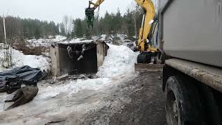 Demolition of garage. Riving av garasje.