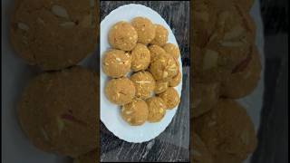 ਬੇਸਣ ਦੀਆਂ ਪਿੰਨੀਆਂ ਬਣਾਉਣ ਦਾ ਤਰੀਕਾ l Besan Ki Pinni Recipe #punjabicookingrecipes #pinni #reels