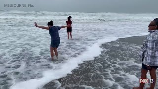 Hurricane Nicole: Weather tourists on Indialantic Beach in Melbourne, Florida