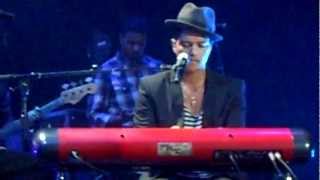 Bruno Mars (ft. Skylar Grey) - It Will Rain live Brussels October 19th 2011