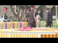 president droupadi murmu pays floral tributes to mahatma gandhi at rajghat on gandhijayanti