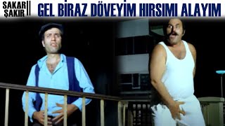 Sakar Şakir Türk Filmi | Gardrop Fuat, Sakar Şakir'i Dostunun Evinde Yakalıyor!