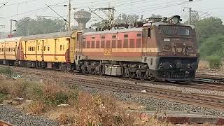 VALSAD WAP-4 #22267 09056 Udhna - Bandra Terminus Special Fare SF Special Arrival to departed