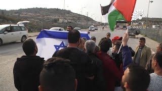 مستوطن يحاول استفزاز الفلسطينيين خلال استقبال الأسيرة أمل قبها على حاجز جبارة جنوب طولكرم