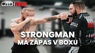 Strongman Jiří Tkadlčík se připravuje na zápas v boxu