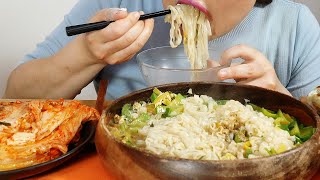 구수하고 부드러운 멸치칼국수 라면에 칼칼한 배추김치 ㅣkalguksu, chopped noodlesㅣREAL SOUNDㅣASMR MUKBANGㅣEATING SHOWㅣ집밥먹방