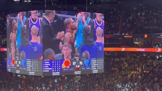 Big standing ovation for Kevin Durant following the third quarter, after hitting 30,000 career point