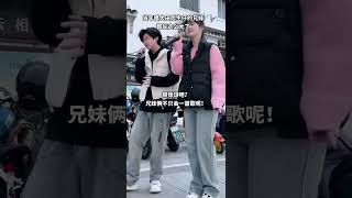 一转眼都好几年过去了，每个人都回不去小时候，往前走加油 #户外唱歌