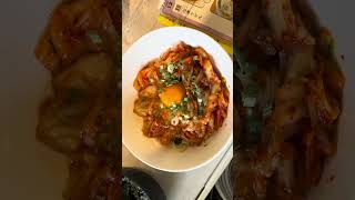 Bibimbap-style kimchi udon noodles in less than 5 minutes