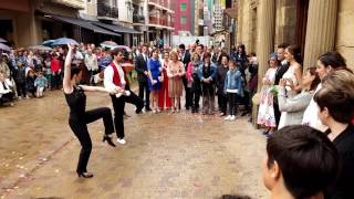 Impresionante baile fusión aurresku andaluz