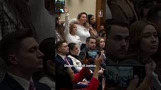Epstein victims asked to raise they hand if they have still not met with DoJ