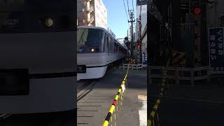 西武新宿線10000系踏切通過シーン ※警笛あり