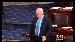McCain defends Clinton aide from "sinister" Bachmann attacks