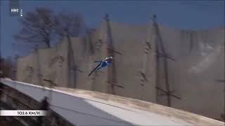 Salto con gli sci, la spaventosa caduta del norvegese Tande a oltre 100 km/h