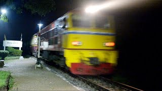 SRT. รถไฟไทยสายใต้ 2 ขบวน ก่อนรุ่งสางที่สถานีรถไฟคลองไทร Khlong Sye Railway Station