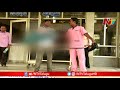 కూతురు మృతదేహాన్నిచేతులపై మోసిన తండ్రి.. father carries his daughter s body on his hands ntv