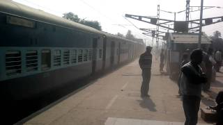 RARE OFFLINK +DEAD HAULING Dn. UPPER INDIA EXPRESS FLYING PAST BRPA