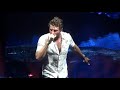 Brett Eldredge sings "Love Someone" live at PNC Music Pavilion