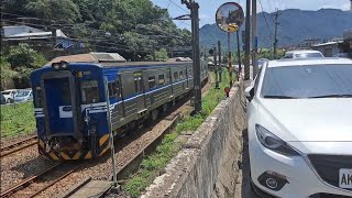 4137次蘇澳發車經由宜蘭線開往樹林的單組EMU500型四輛一編組EMU515區間車，和218次樹林發車經由北迴線開往花蓮的TEMU2025+TEMU2026普悠瑪自強號