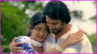 Sridevi And Kamal Hassan Superb Love Song In Telugu - Aakali Rajyam Video Song