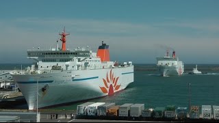 大洗港 「さんふらわあ だいせつ」と入港してくる「さんふらわあ ふらの」 MOL Ferry Sunflower