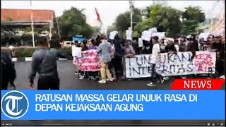 Ratusan massa gelar unjuk rasa di depan Kejaksaan Agung