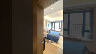 🏠这是一套128平方4房2厅2卫的户型，与澳门隔江相望，直视一线江景，户型实用大气，总价300万，豪宅精装现楼。周边配套齐全，楼下5分钟就是拱北口岸，小区环境靓