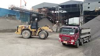 CATERPILLAR wheel Loader 980M  자갈모래 상차 라이브..