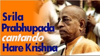 Srila Prabhupada cantando Hare Krishna