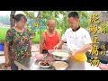 Chef Wang shares: Pond Loach Tofu Soup. Delicious and nutritious white soup.