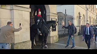 Please don't touch the horse drunk man approaches the horse #kingsguard