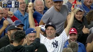 NYY@TOR: Yankees fan gets booed, gets popcorn shower