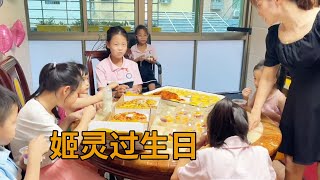 婆婆终于赶上女儿生日，也是第一次陪孙女过生日，实在是太开心了【青妹妹】